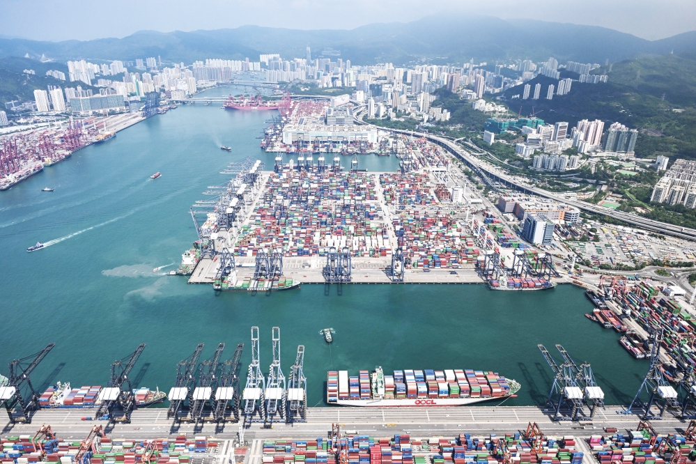 建议香港成立法定机构港口管理局,为港口发展及码头用地作长远规划。图为葵涌货柜码头 建议香港成立法定机构港口管理局,为港口发展及码头用地作长远规划。图为葵涌货柜码头