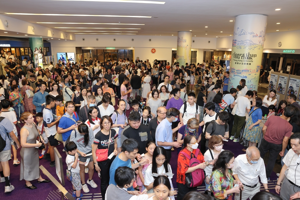 谢尔盖·多加金在香港大会堂带来一场接近全场满座的音乐会 谢尔盖·多加金在香港大会堂带来一场接近全场满座的音乐会