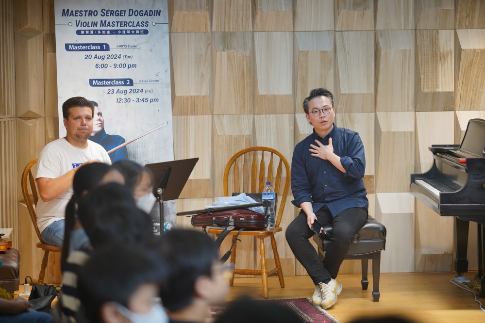 香港音乐比赛总会黄浩基先生主持本次音乐活动 香港音乐比赛总会黄浩基先生主持本次音乐活动