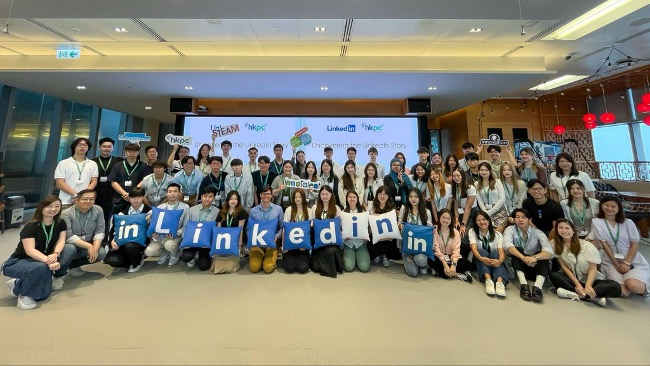 實習生參觀LinkedIn辦公室,深入了解科技企業的運作模式和企業文化。 7