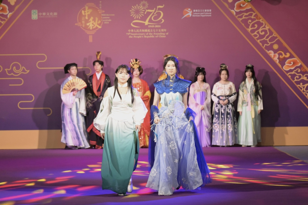 在维园举行的华服秀表演。 P2024091100518_photo_1281620