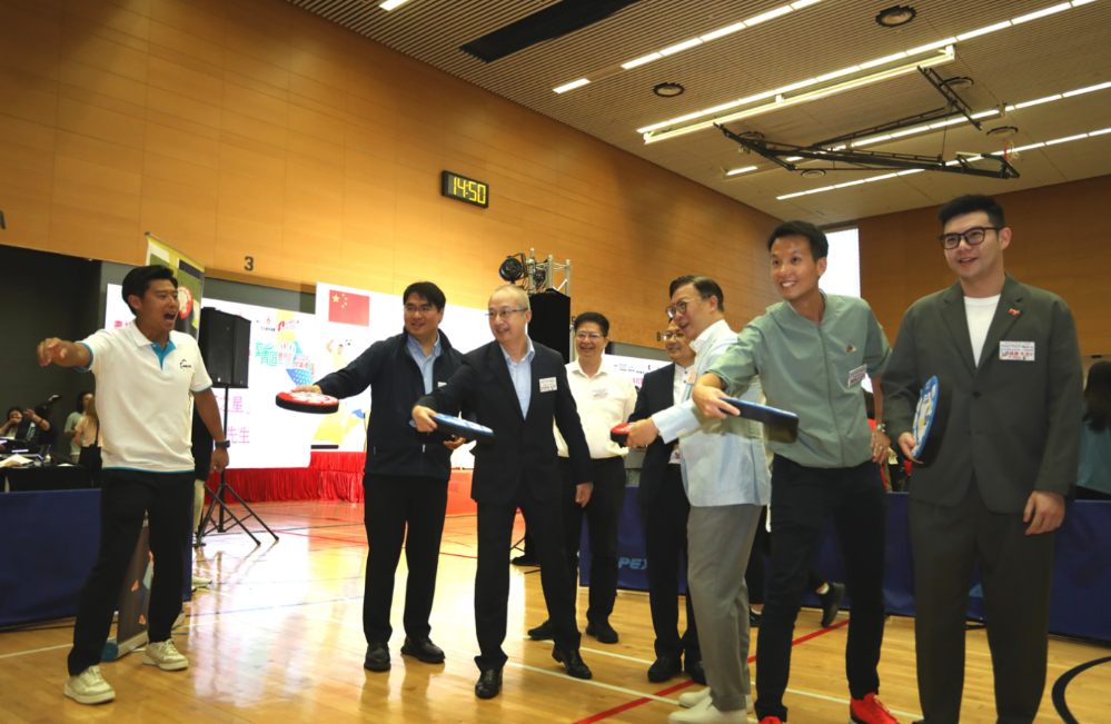 主禮嘉賓參觀。 螢幕截圖 2024-09-30 下午4.18.24